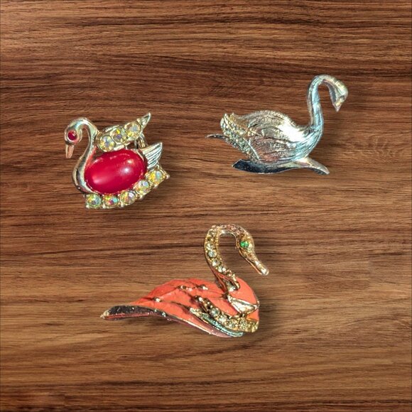 Vintage Swan-Themed Brooch Lot Rhinestones & Enamel Elegant Collectible Pins - Picture 10 of 11
